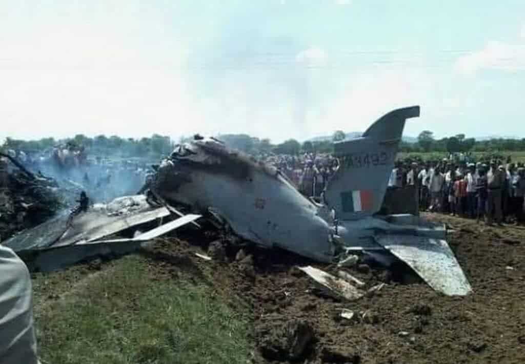 لحظة إسقاط مقاتلة باكستانية فوق كشمير watanserb.com