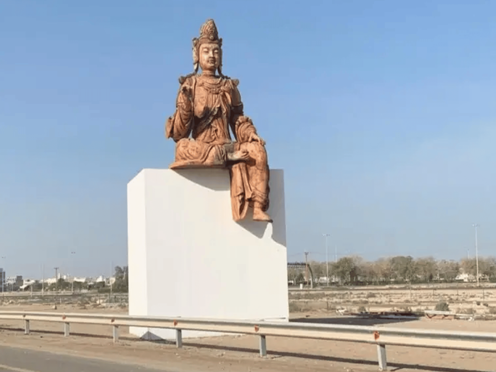 تمثالاً كبيراً لمؤسس البوذية watanserb.com