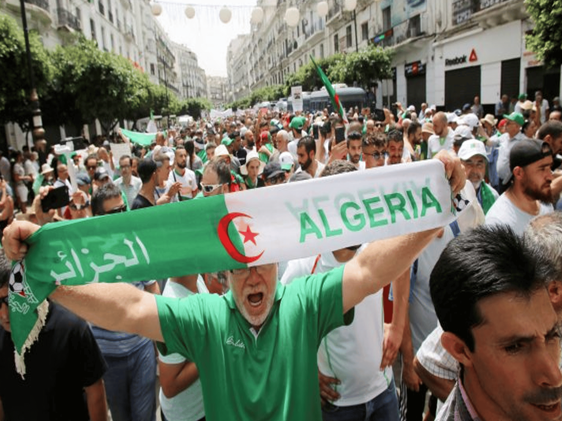 تظاهرات الشعب الجزائري watanserb.com