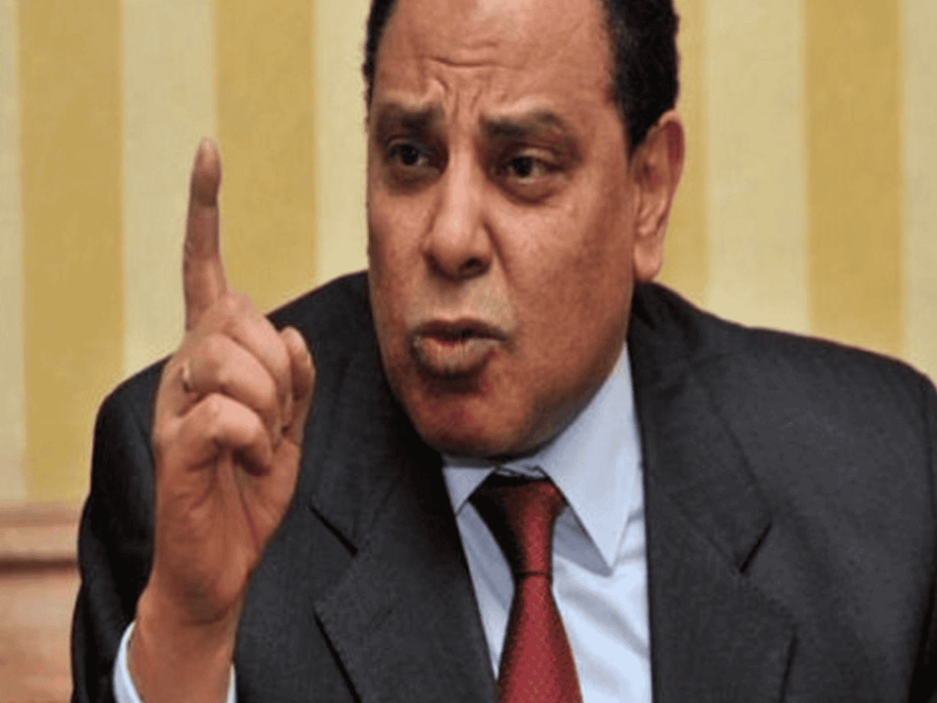 علاء الأسواني في موقف محرج watanserb.com