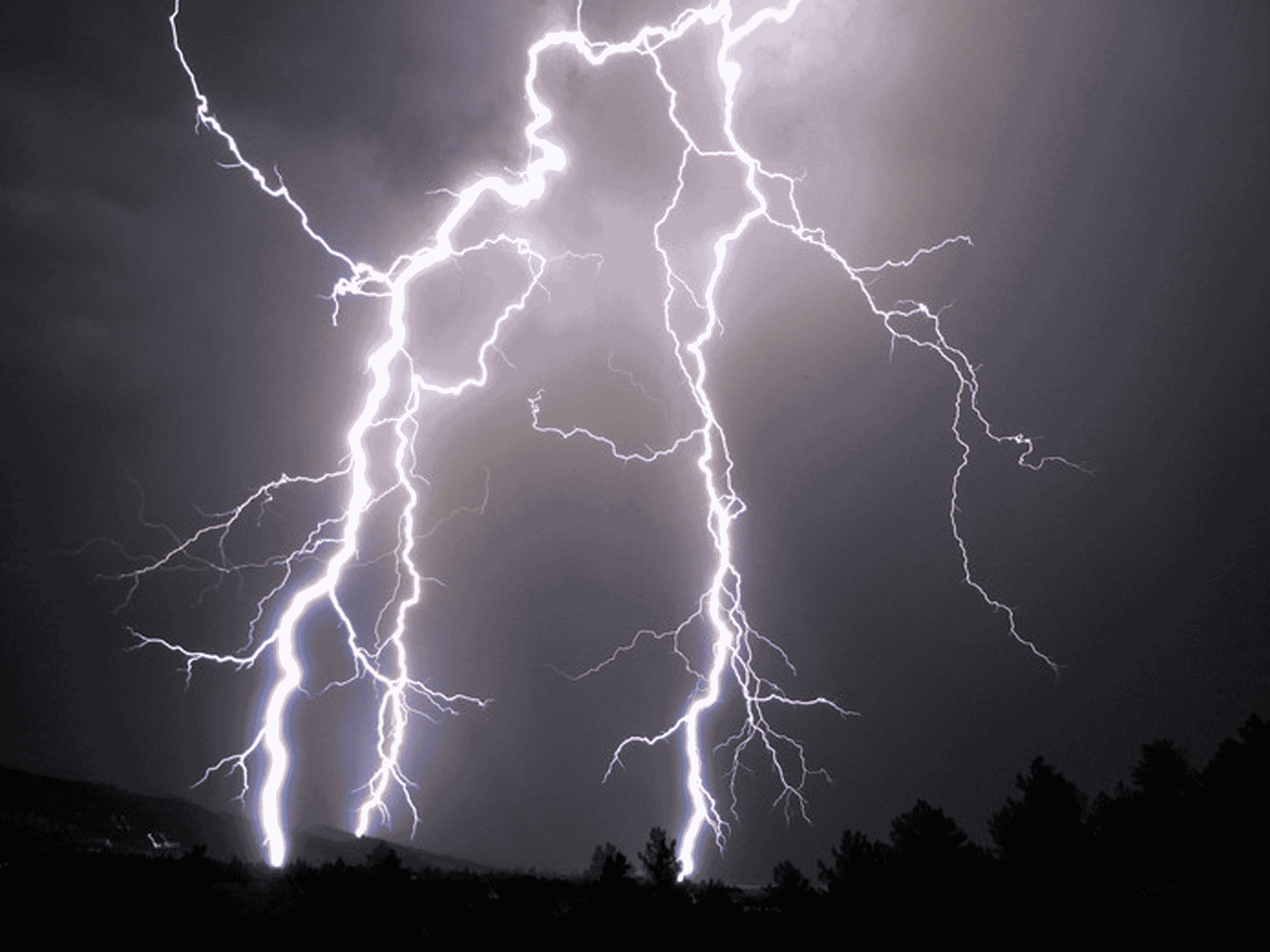 صاعقة قوية بالكويت watanserb.com