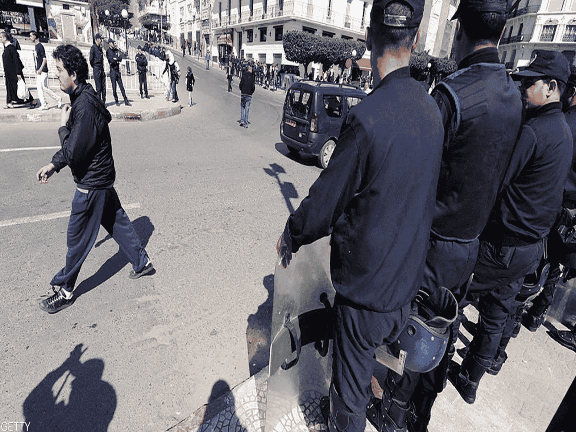 شاب يختطف رضيعة watanserb.com