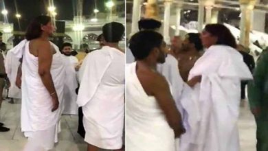 معتمرة ترتدي زي إحرام الرجال داخل الحرم المكي watanserb.com