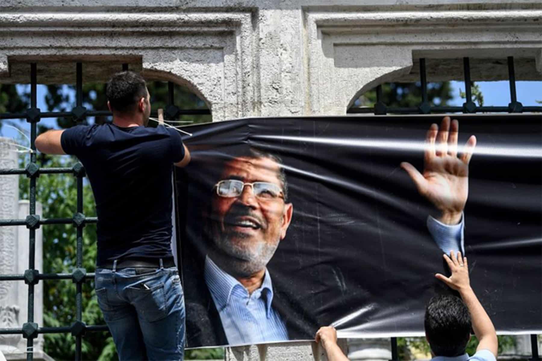 الأمن المصري عند قبر مرسي watanserb.com