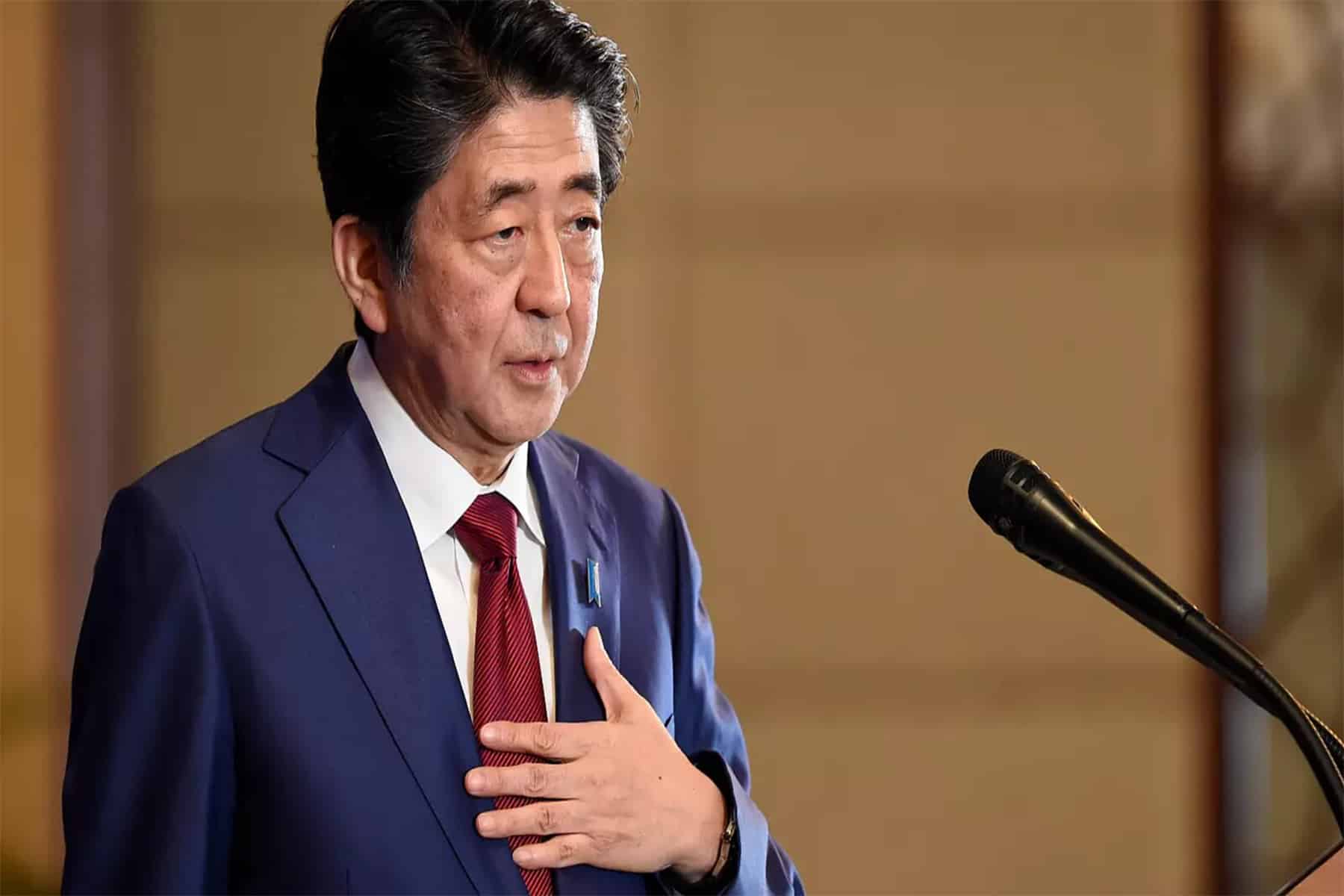 رئيس الوزراء الياباني شينزو آبي watanserb.com