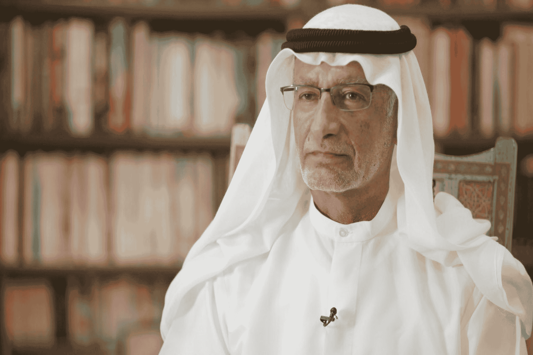 مستشار ابن زايد يهاجم المزروعي watanserb.com