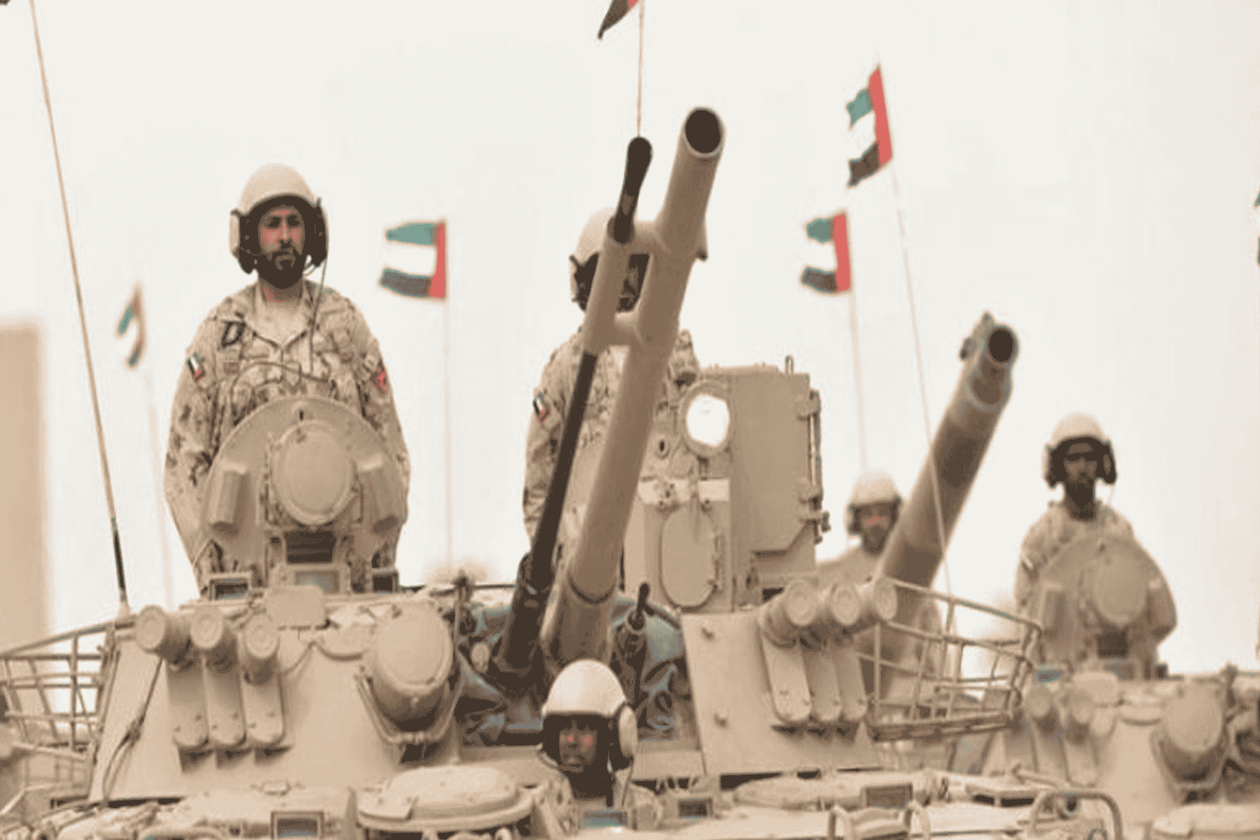 القوات الإماراتية تنسحب من معاشيق watanserb.com