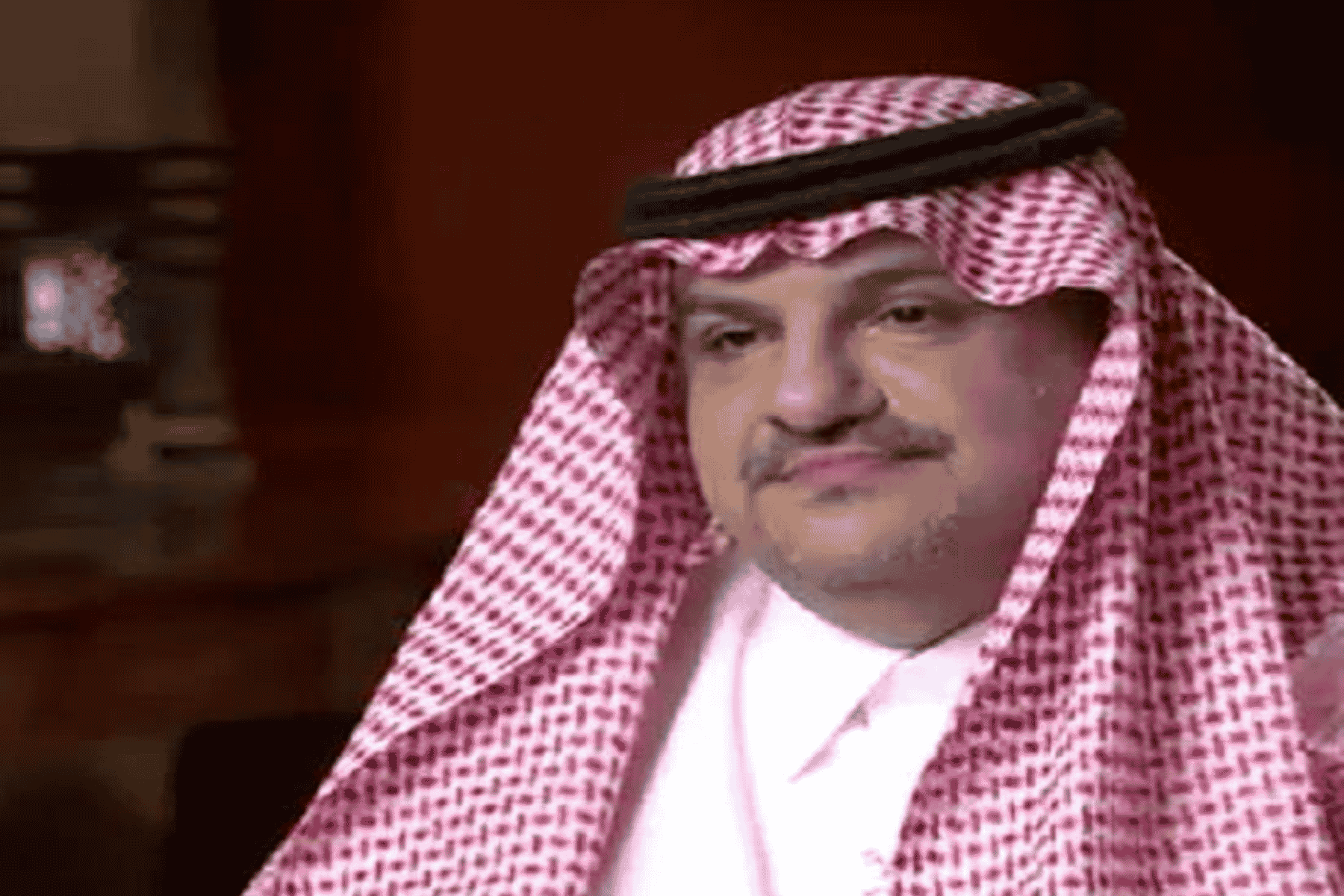 كاتب سعودي يشيطن السلطنة watanserb.com