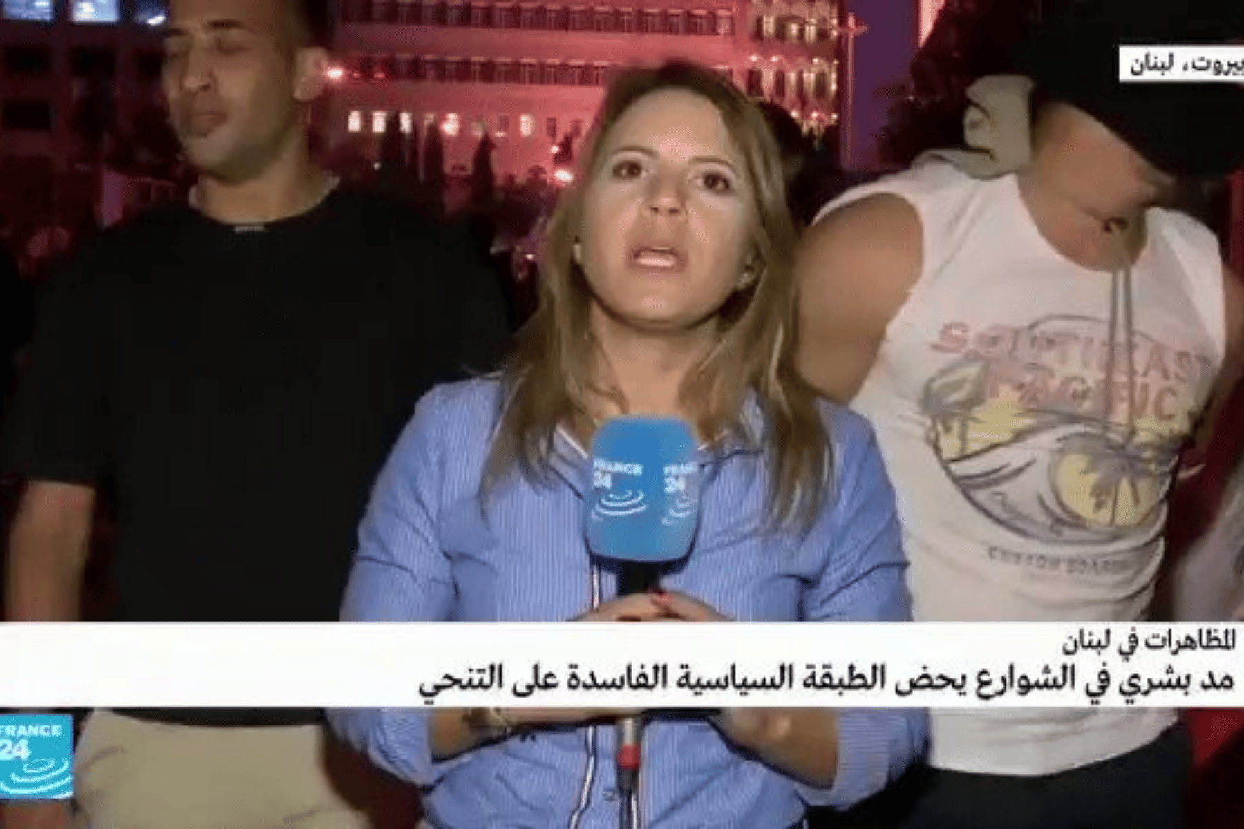 متظاهر يُقبل مذيعة فرانس 24 watanserb.com