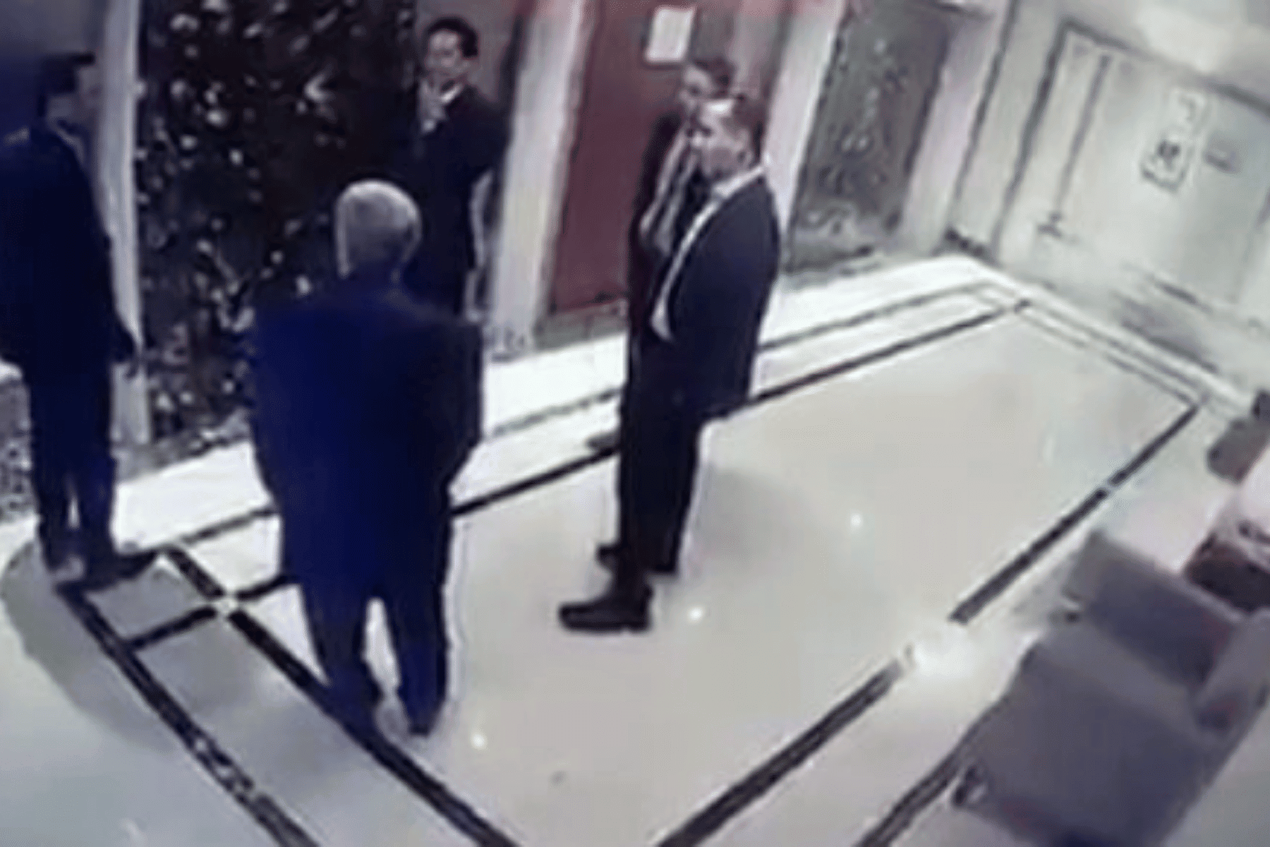 السفير اليمني يصفع مندوب بلاده watanserb.com