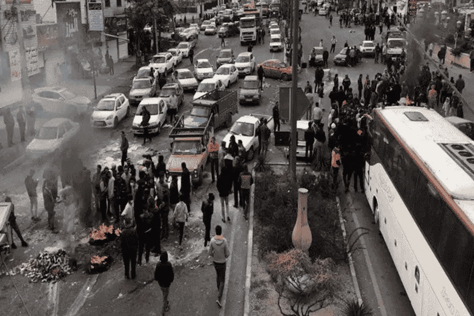 تزايد أعداد المحتجين في ايران watanserb.com