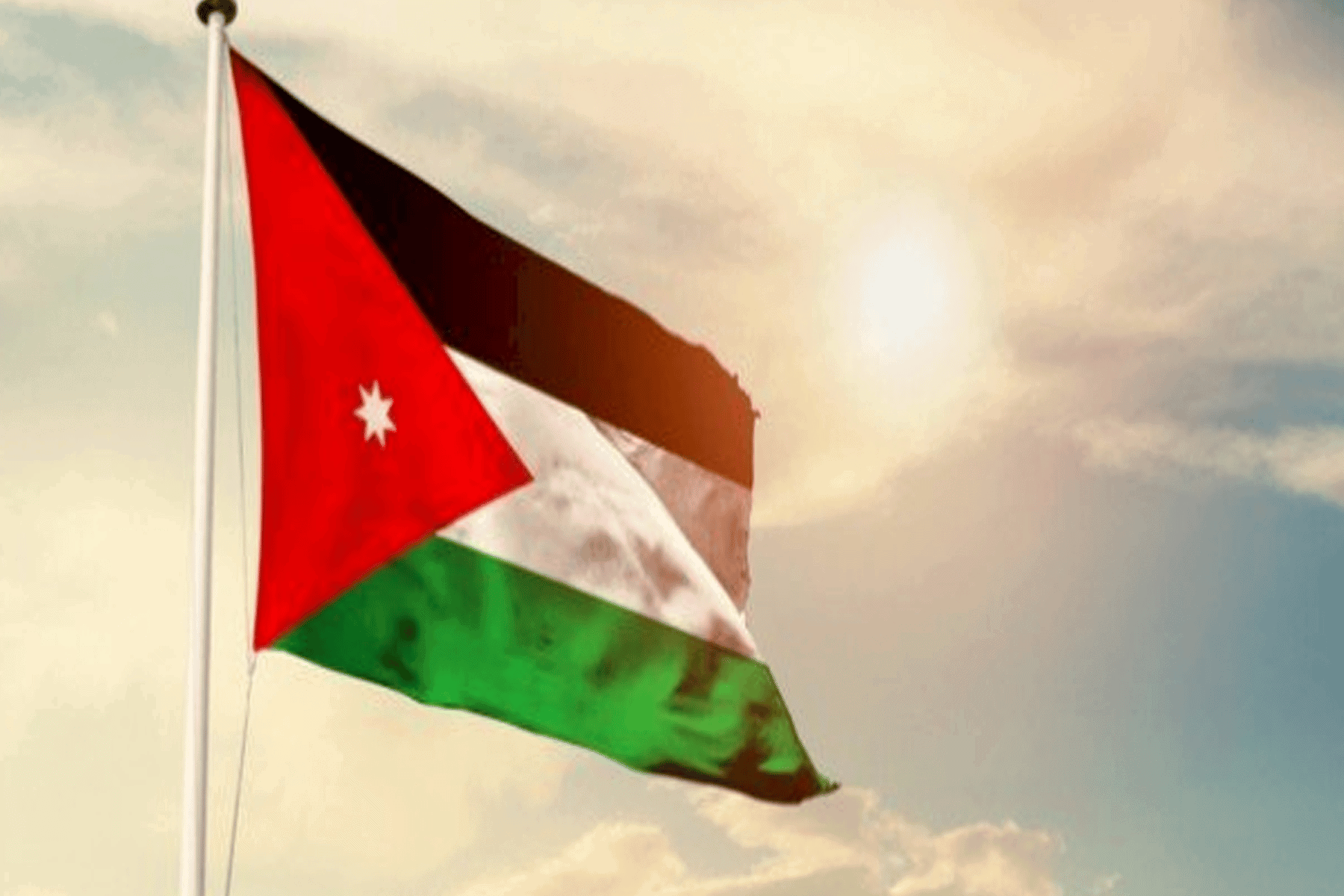 مقدمة مذيع التلفزيون الأردني watanserb.com