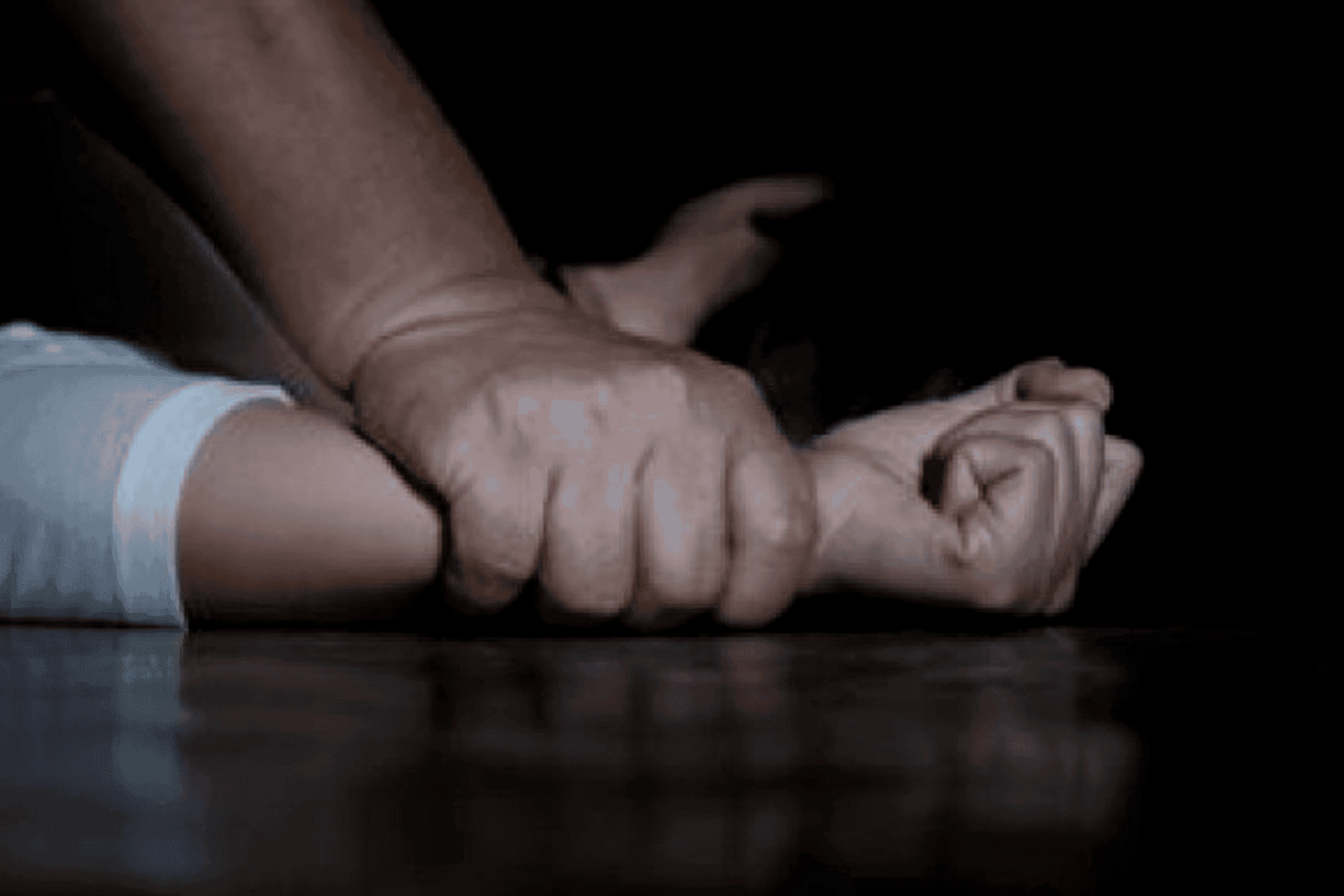 خليجي احتجز 3 فتيات واغتصابهنّ watanserb.com