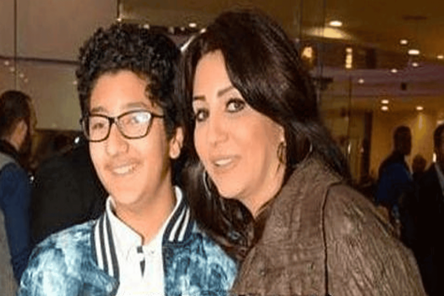 نجل فنانة يرقص عاري watanserb.com