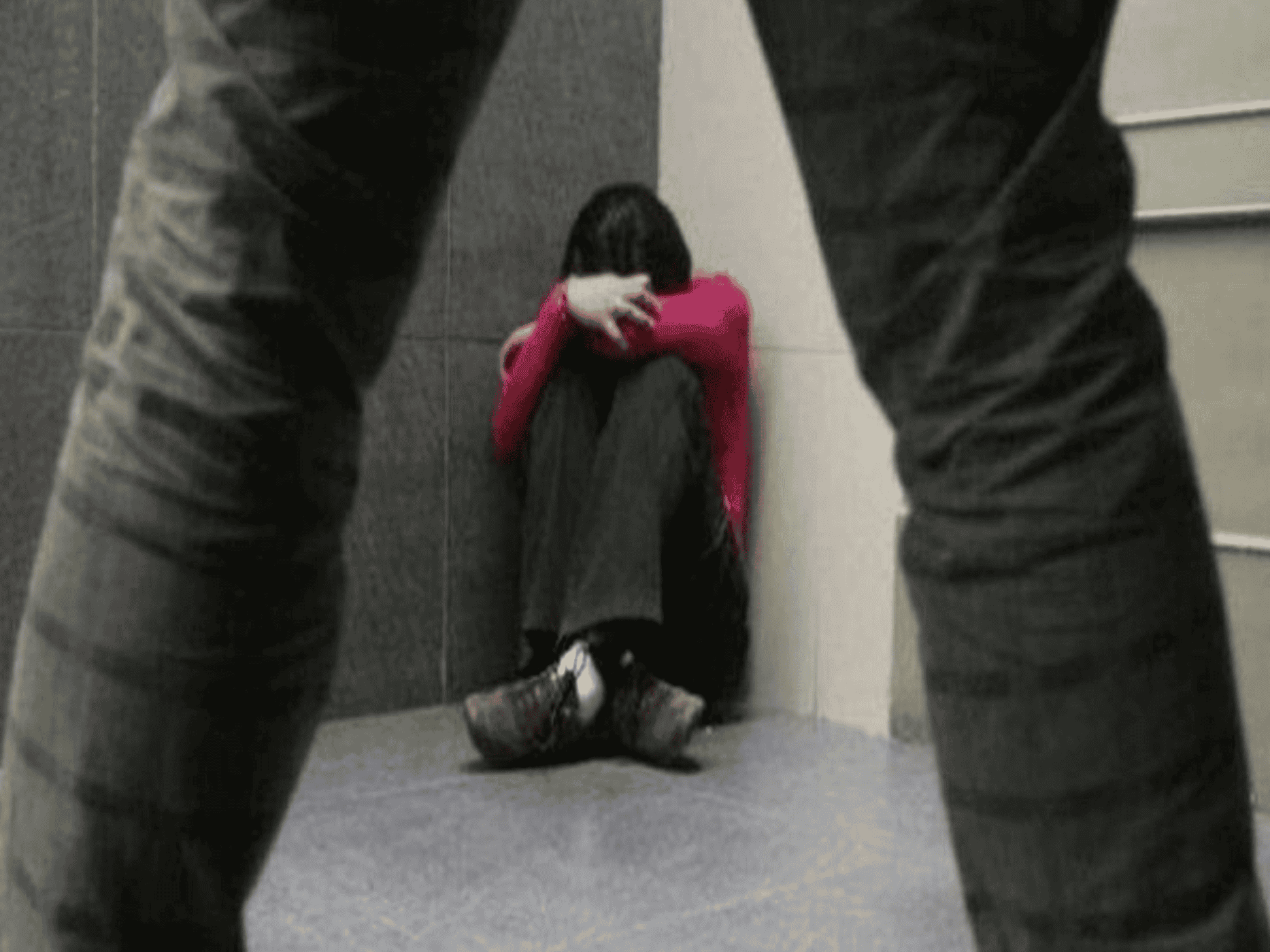 رجل اغتصب ابنة صديقه watanserb.com