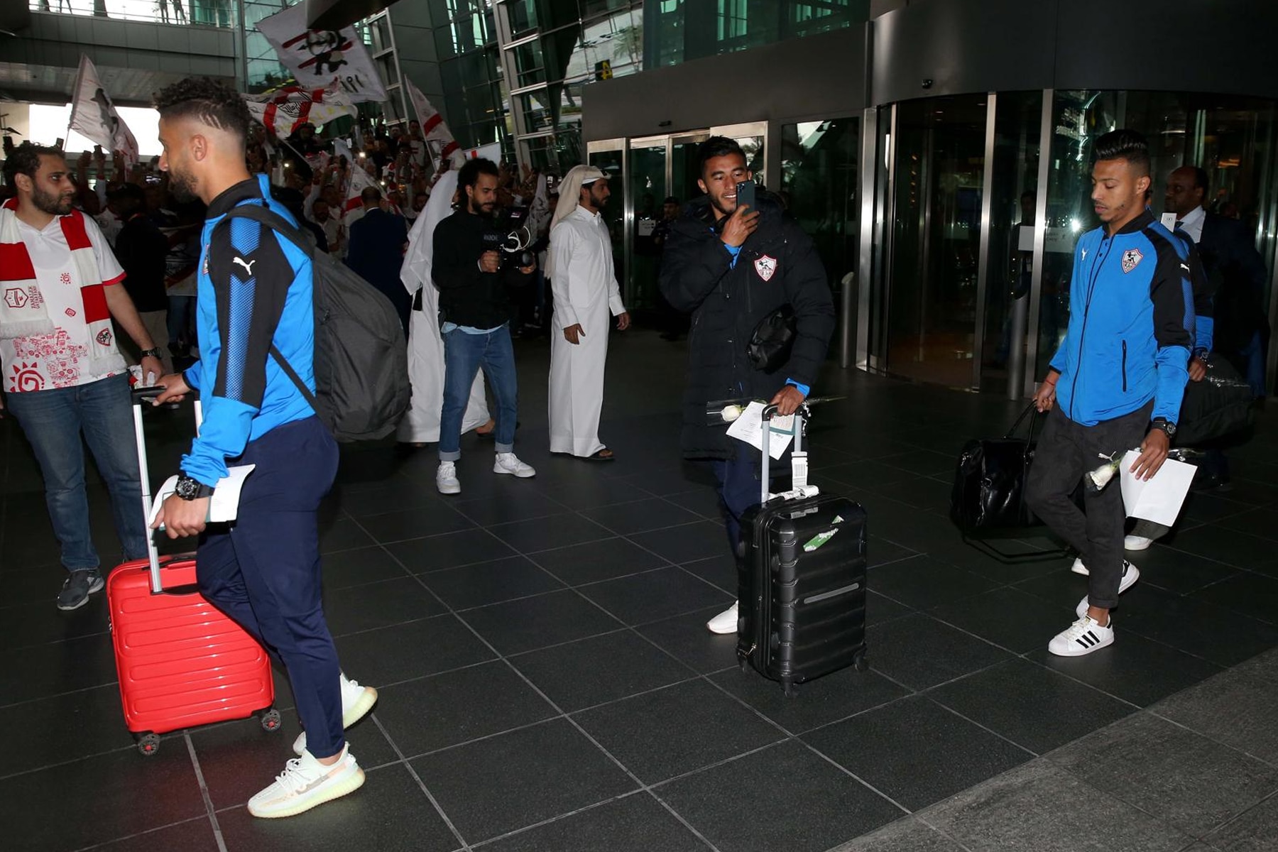 استقبال لاعبي الزمالك في مطار الدوحة watanserb.com