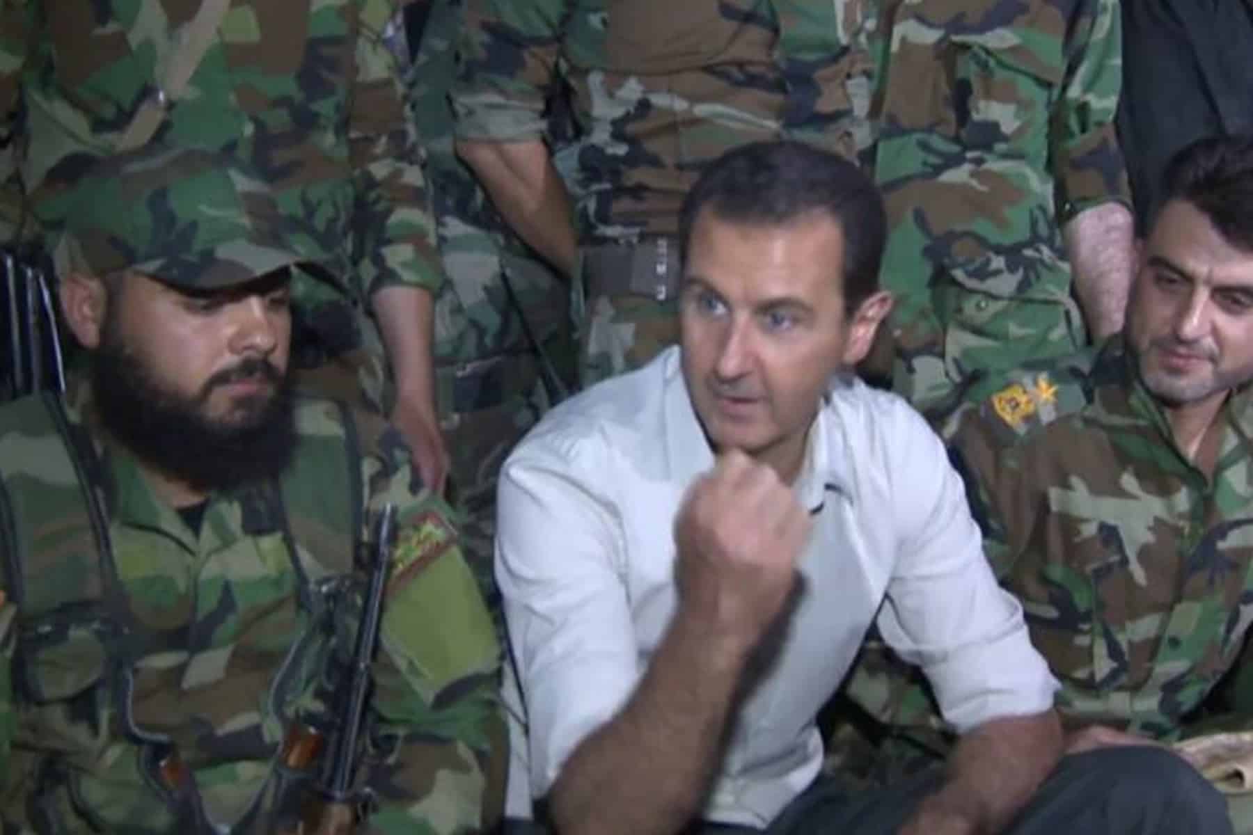 جنود الأسد ينبشون قبور قتلى المعارضة watanserb.com