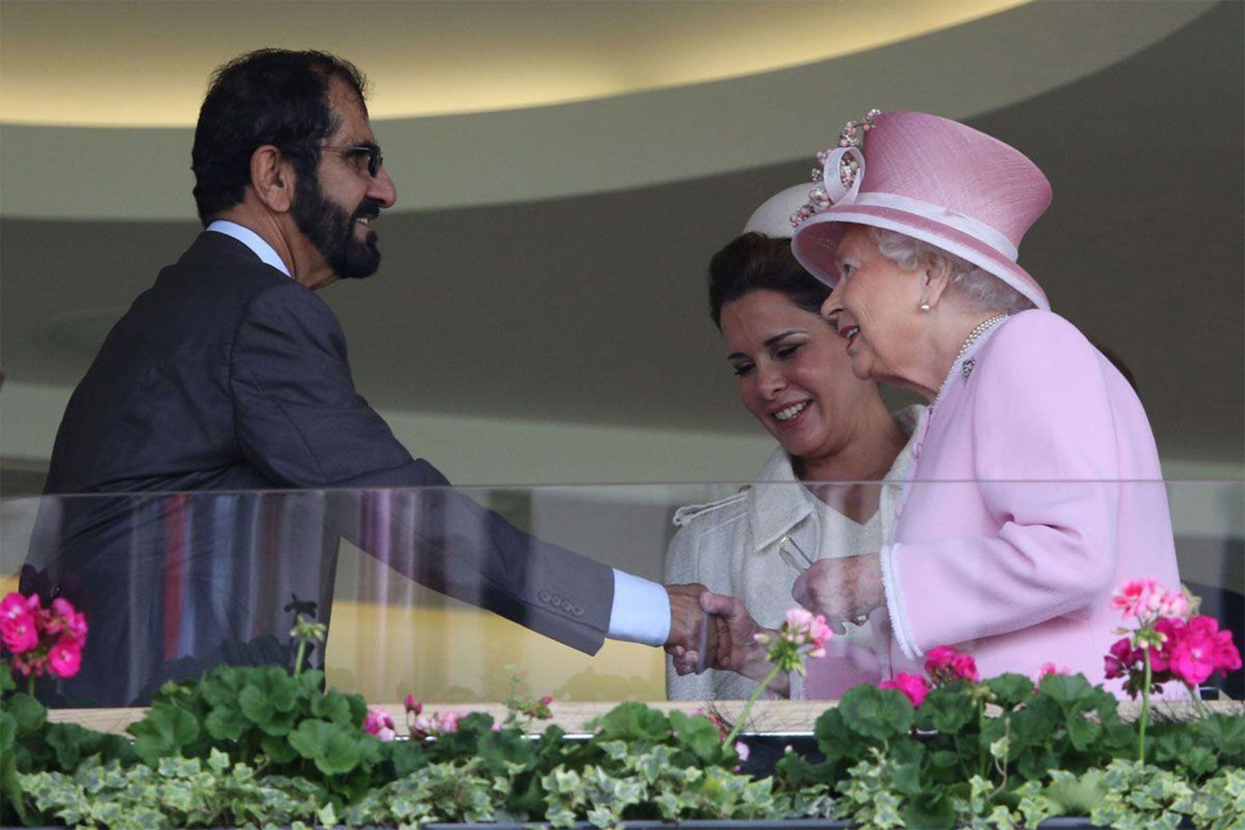الملكة إليزابيث ترفض الظهور مع حاكم دبي watanserb.com