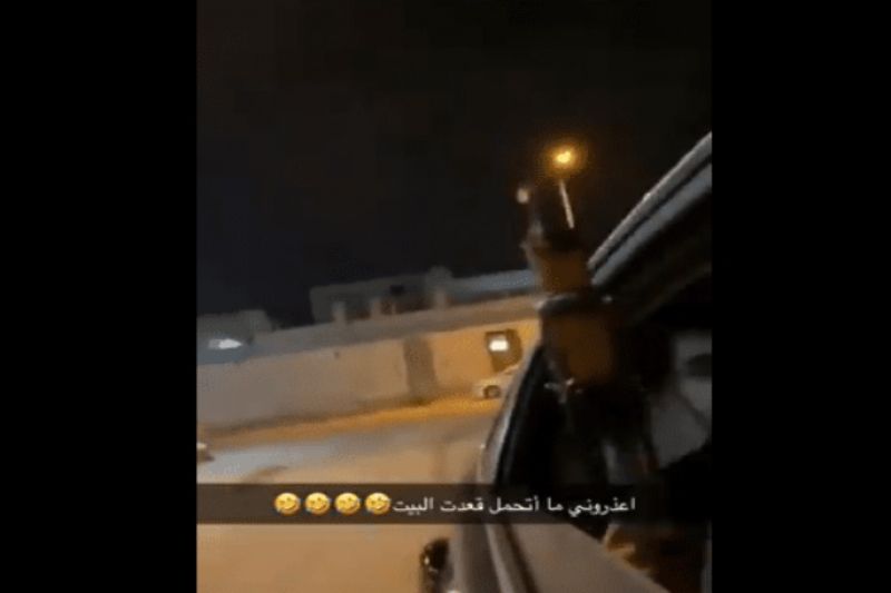 شاب سعودي ينشر الرعب بين أهالي الرياض برشاش آلي watanserb.com