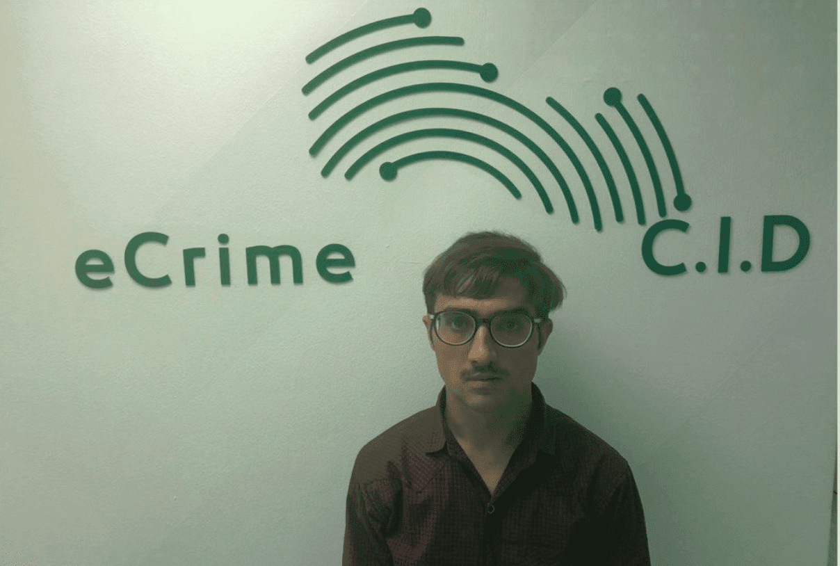 صوَّرَ مبنى حكومي إماراتي وأدخل عليه صوت عواء الذئب فجرى اعتقاله watanserb.com