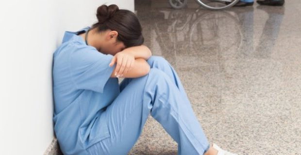 اعتداء على طبيبة عيون كويتية watanserb.com