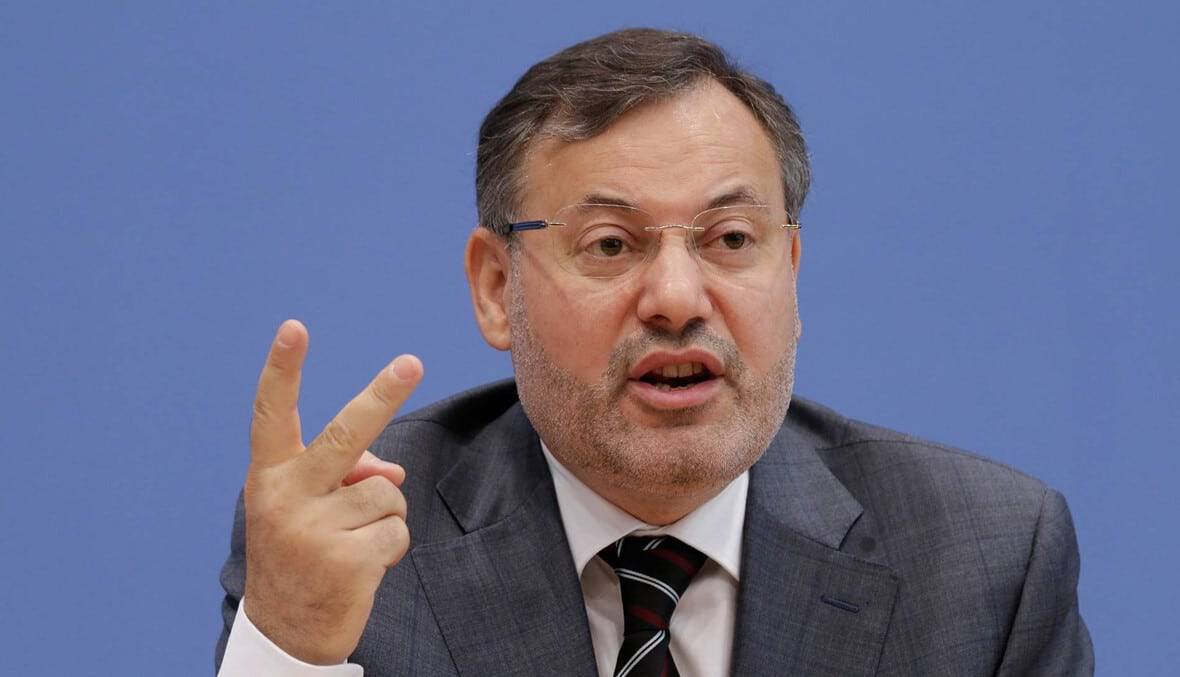 الإعلامي أحمد منصور watanserb.com