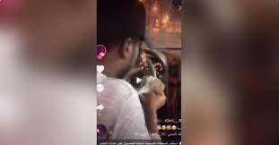 مصاب بالكورونا عطس على العملة watanserb.com