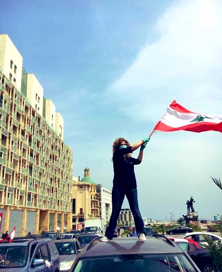 مظاهرات لبنان بمشاركة الجميلات.. وبالرقص