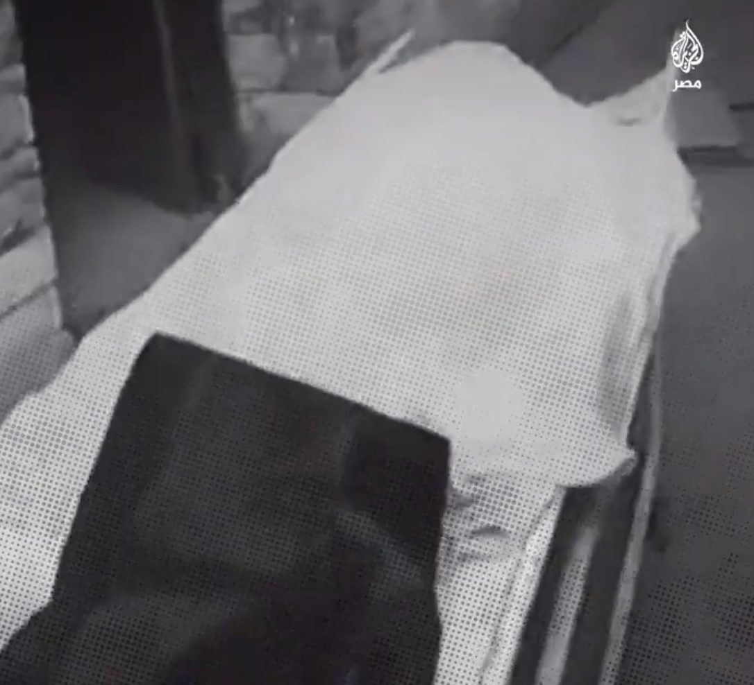 مصر: جثة مصاب بكورونا تركت لساعات على باب المستشفى