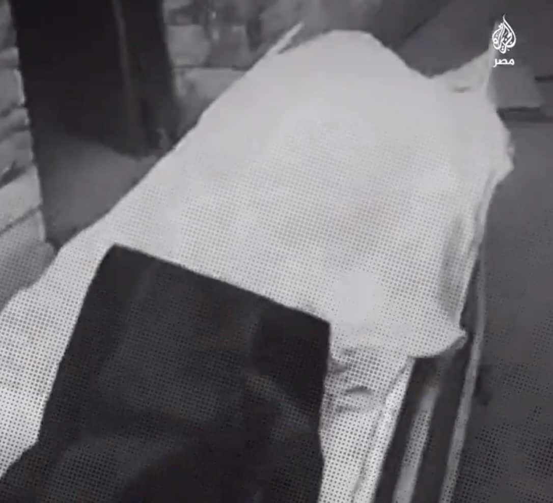 مصر: جثة مصاب بكورونا تركت لساعات على باب المستشفى