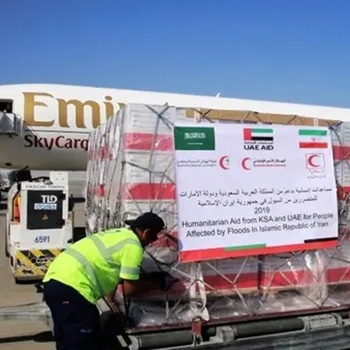 الإمارات ترسل مساعدات لإيران watanserb.com