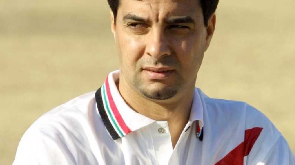 نجم الكرة العراقي السابق أحمد راضي