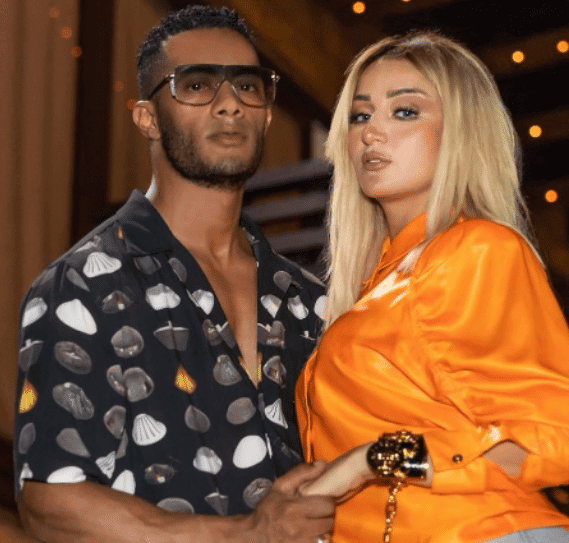 محمد رمضان مع زوجته watanserb.com