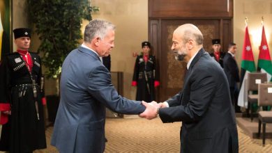 عمر الرزاز والملك عبدالله الثاني watanserb.com