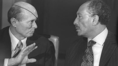 موشيه ديان والسادات - سيناء watanserb.com