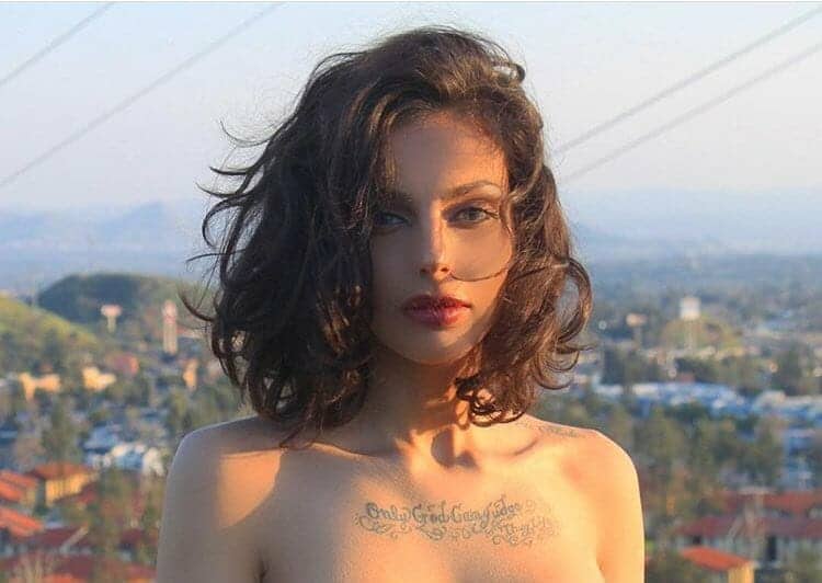 العنود تنشر صور فاضحة