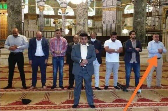 الوفد التطبيعي الإماراتي يصلي في المسجد الأقصى watanserb.com