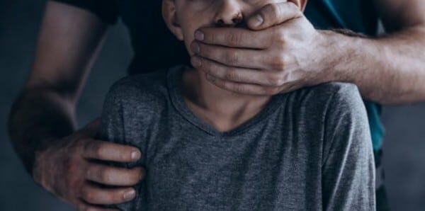تحذيرات من حالات اغتصاب الاطفال من اقاربهم في الجزائر watanserb.com