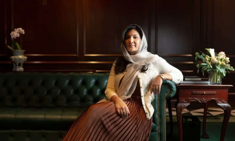 الأميرة ريما بنت بندر أمام الملك سلمان watanserb.com