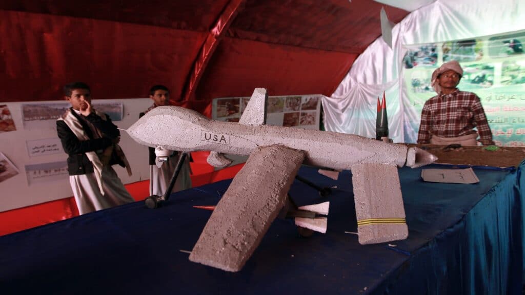 مجسم طائرة بدون طيار الحوثي watanserb.com