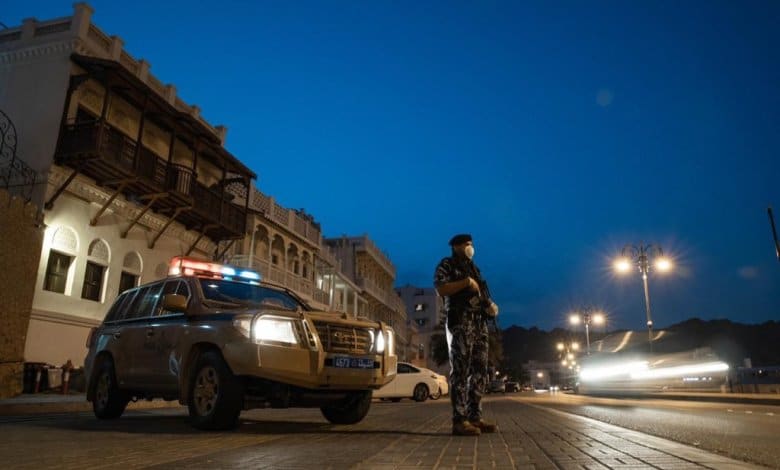 الشرطة السلطانية في عمان ، شبكة تهريب دولية watanserb.com