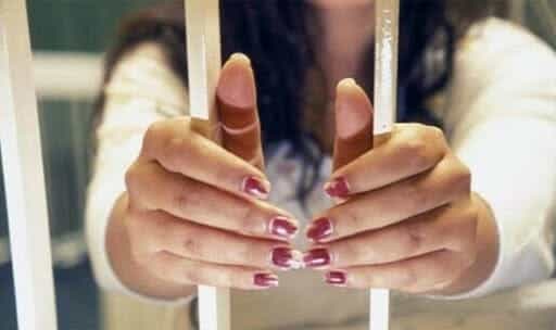 القبض في الكويت على فاشينستا بتهمة التحريض على الفسق والفجور بإيحاءاتها وابراز ملامح جسدها watanserb.com