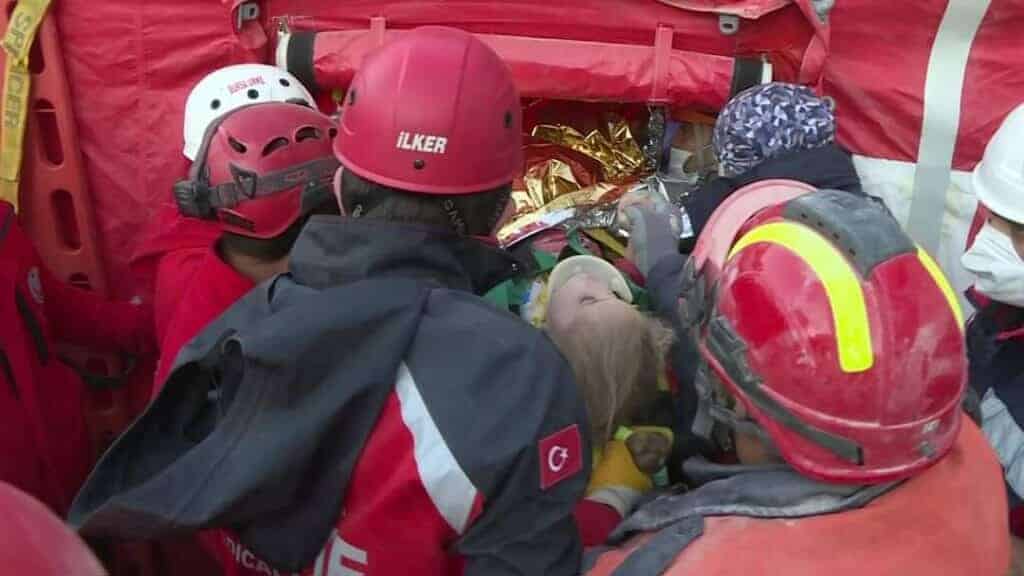 انقاذ طفل تركي السلطات التركية watanserb.com