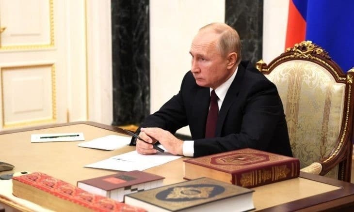 بوتين يقرأ القرآن watanserb.com