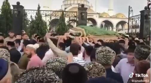 جنازة الشيشاني الذي قتل المعلم الفرنسي watanserb.com