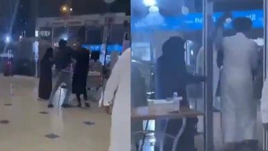 شاب يضرب فتاة في أحد المراكز التجاري بالسعودية-يعتدي على امرأة في السعودية watanserb.com