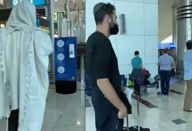 اسرائيليون يؤدون صلواتهم في مطار دبي