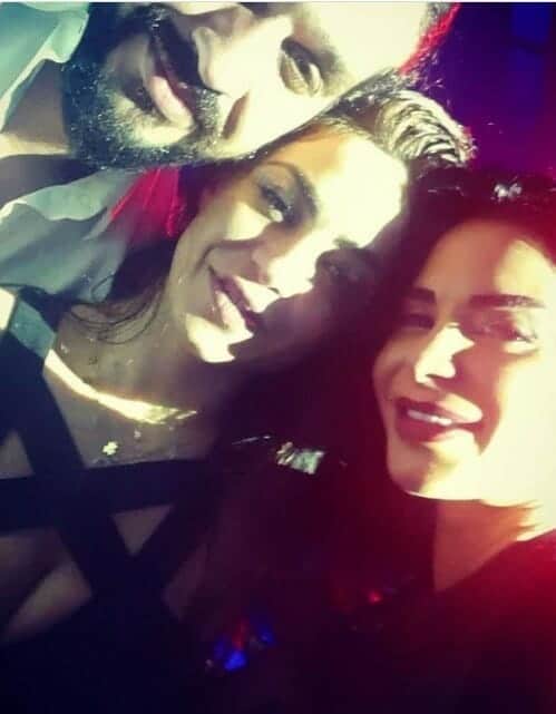 “شاهد” فنانة لبنانية “سكرانة” تثير ضجة بملابس فاضحة في ملهى ليلي! 35