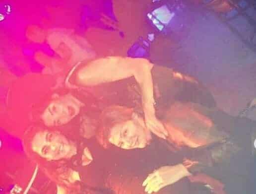 “شاهد” فنانة لبنانية “سكرانة” تثير ضجة بملابس فاضحة في ملهى ليلي! 39