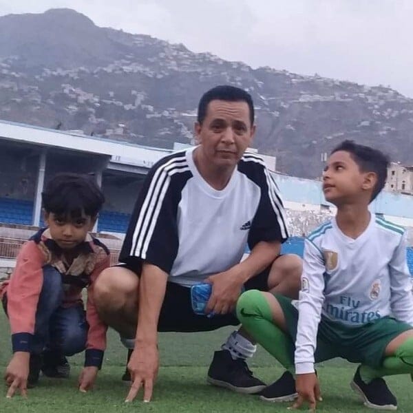 مقتل لاعب ونجله الاصغر في قصف النادي الاهلي watanserb.com